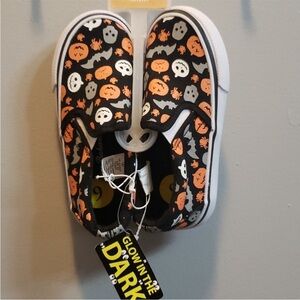 Tommy Bahama NWT Footwear Kids
Glow in the Dark Slip-ons (Size 8) never worn